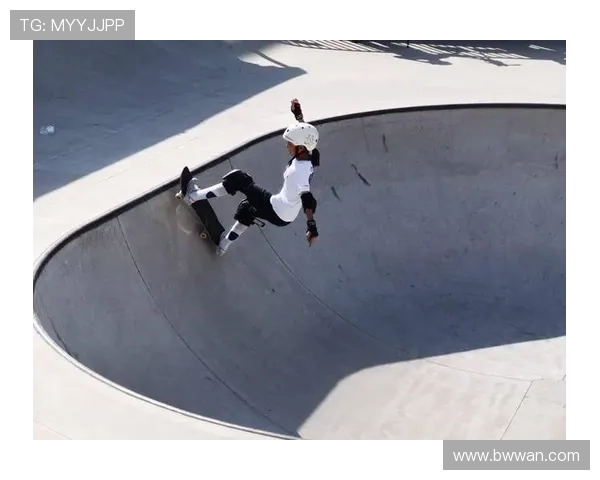 成都滑板队在极限运动会中以60分稳居积分榜首位