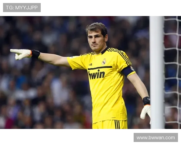 卡西利亚斯与劳尔的传奇对决:西班牙足球的双子星辉煌岁月回顾