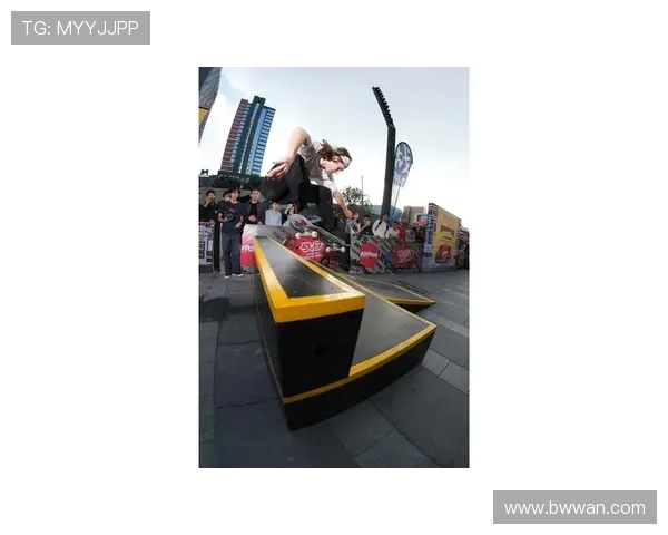 重庆滑板队的节奏与风格探索:滑板文化的碰撞与融合 重庆滑板队的节奏与风格探索:滑板文化的碰撞与融合